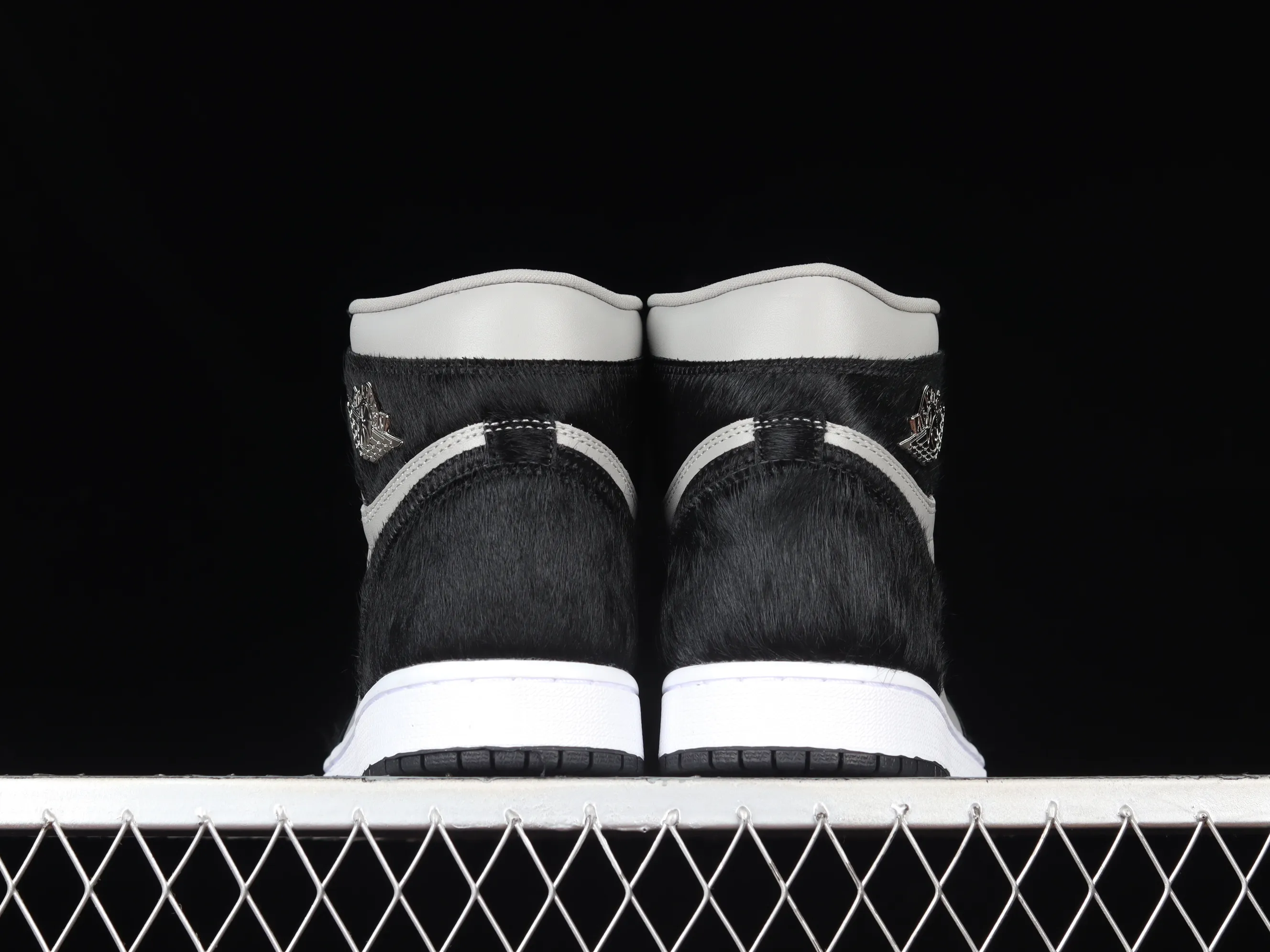 All categories Air Jordan Jordan series basketball shoes Air Jordan 1 High Air Jordan 1 High OG "Twist 2.0" AJ1 Joe 1 Panda 2.0 high-top basketball shoes DZ2523-001